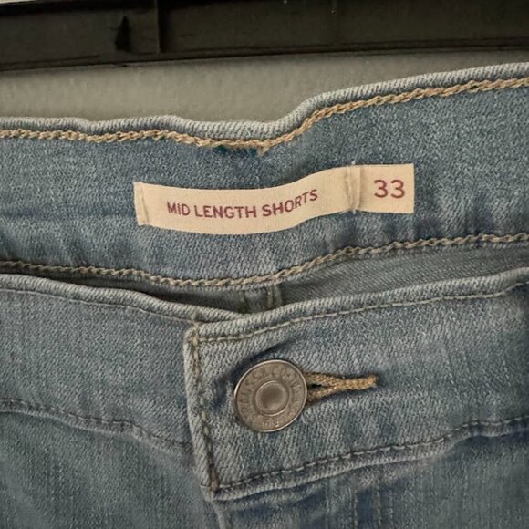 Levi Strauss "cut off" jean shorts - Picture 3 of 6